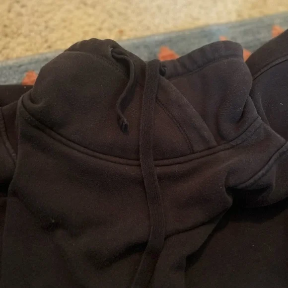 UGG PONCHO IN BLACK - Picture 12 of 12